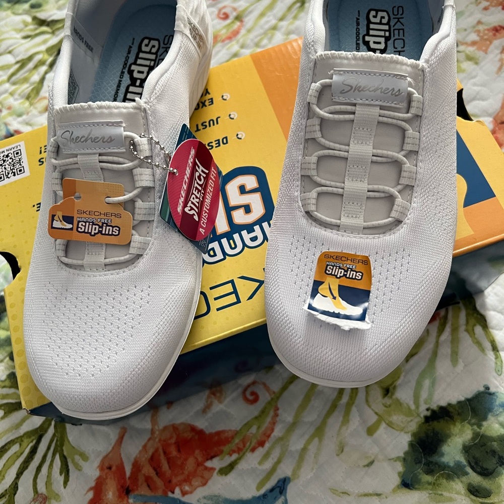 Skechers Women Hands Free Slip-Ins - Picture 2 of 9